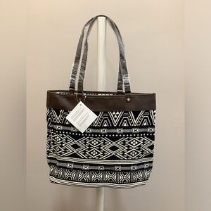 Thirty One Reversible Tote & Reversible Pouch in Rio Weave NWT